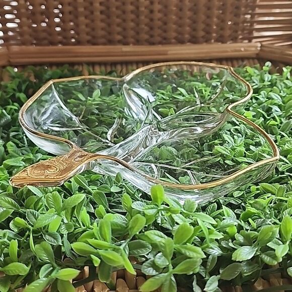 Vintage Glass Leaf Dived Dish With Gold Tone Detail - Picture 2 of 6
